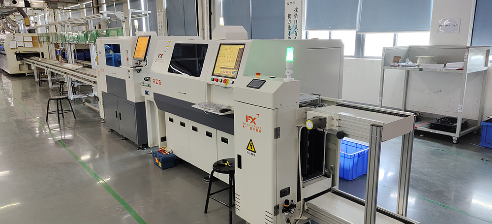 LED灯具控制器的智能装配：立式插件机如何点亮未来照明